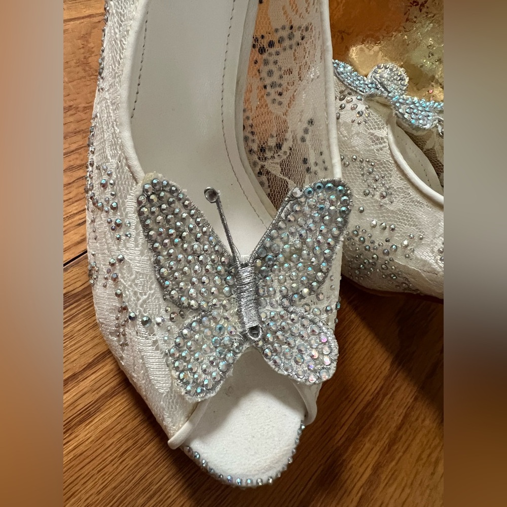 Little Boutique Silver Heels with Crystals and Butterfly Detail, NWOT, Size 9.5 - Picture 2 of 6